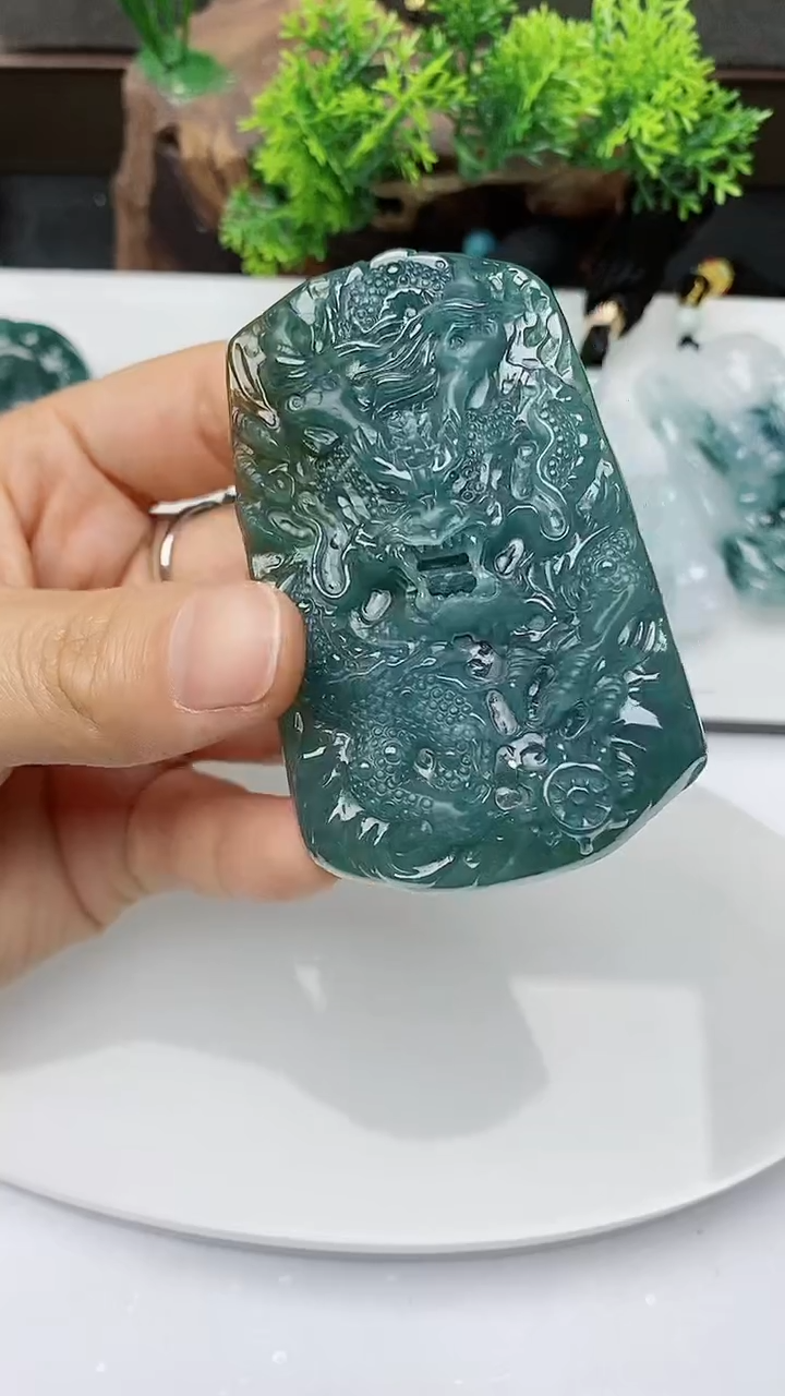 【闪购商品】翡翠颈饰未镶嵌        