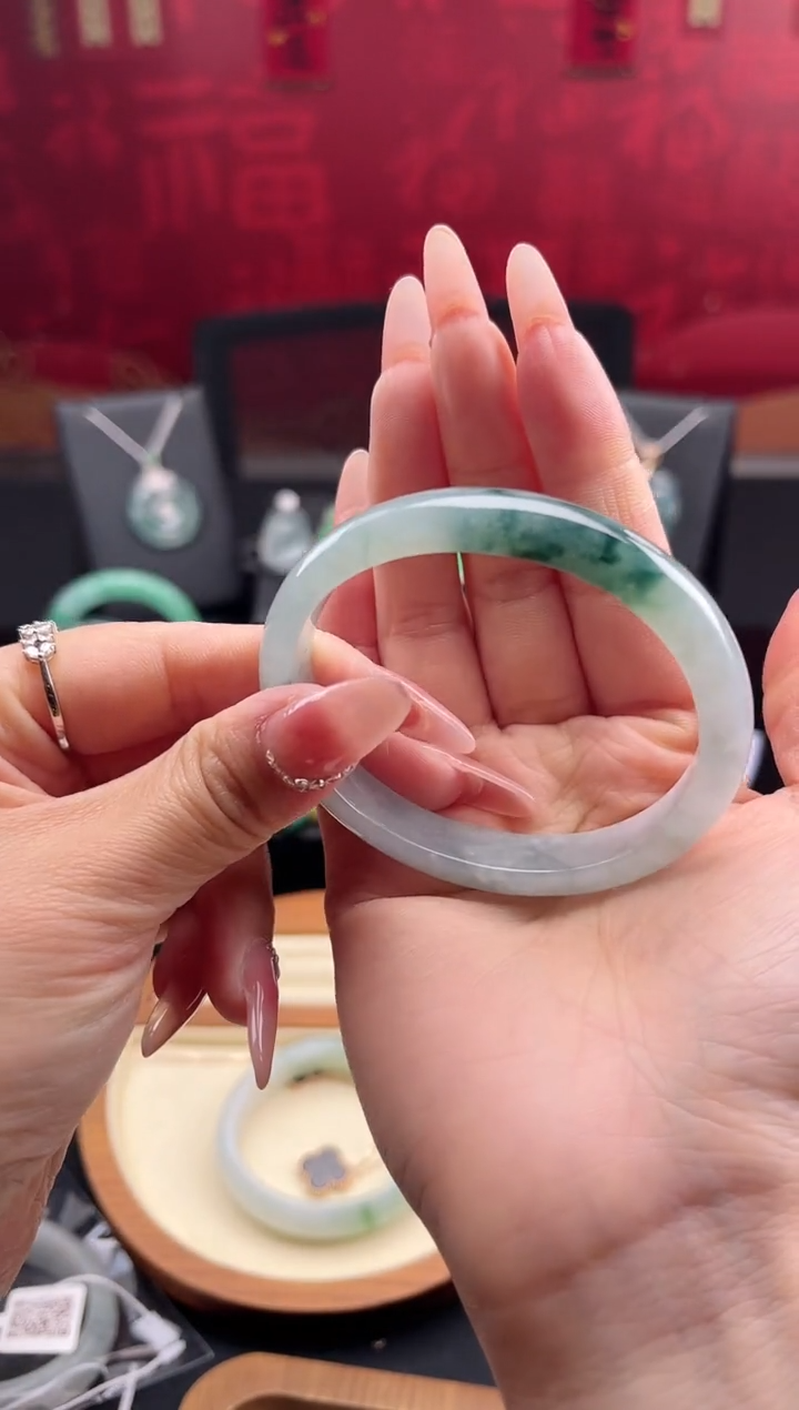 【闪购商品】翡翠手镯未镶嵌手镯