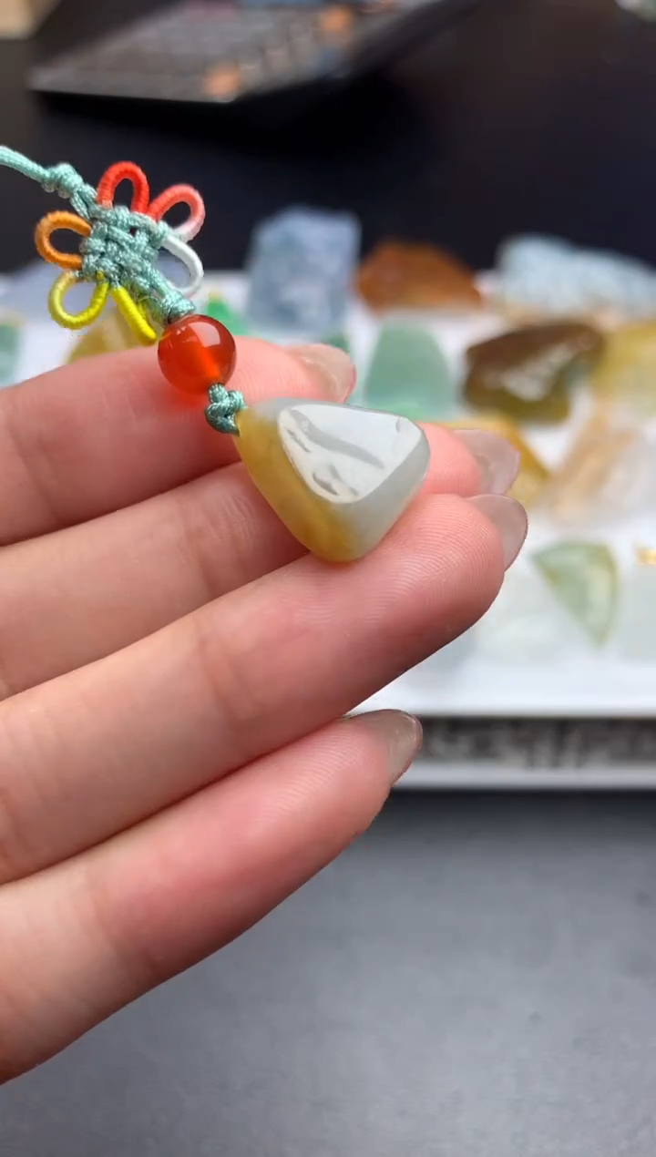 【闪购商品】翡翠吊坠(不含链)未镶嵌净货