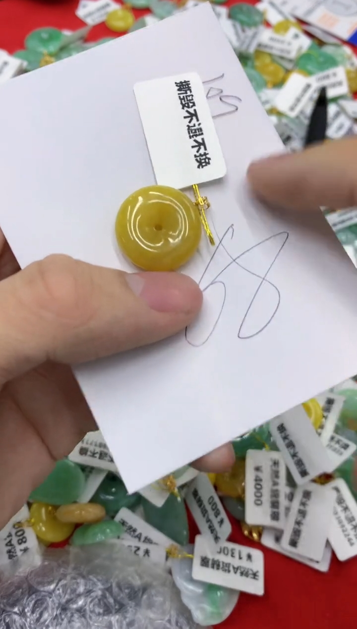 翡翠18K金镶嵌颈饰11111111111