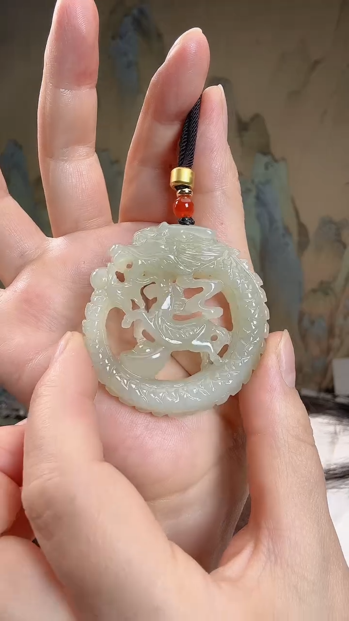 颈饰未镶嵌和田玉.