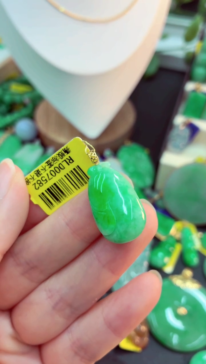 吊坠(不含链)18K金镶嵌翡翠挂件