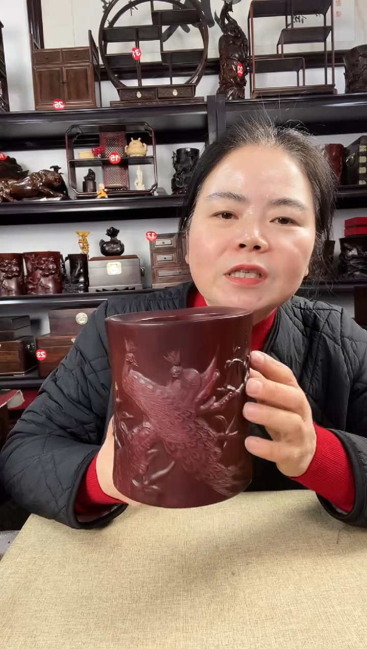 木孔雀笔筒老李红木工艺品