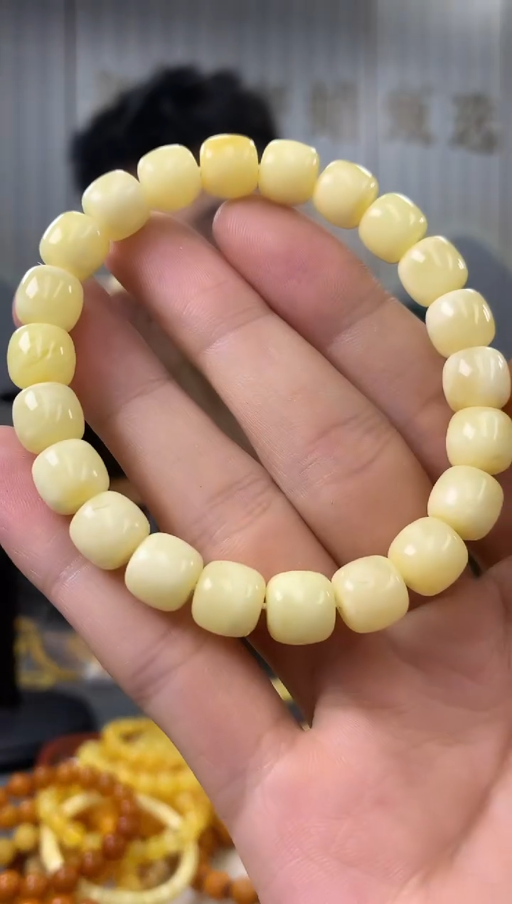 【闪购商品】琥珀裸石未镶嵌手串