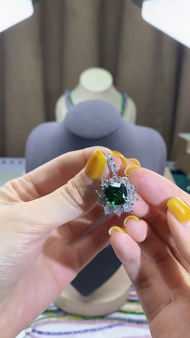 【闪购商品】透辉石吊坠铂Pt950镶嵌诗宁甄选珠宝SYZBA16