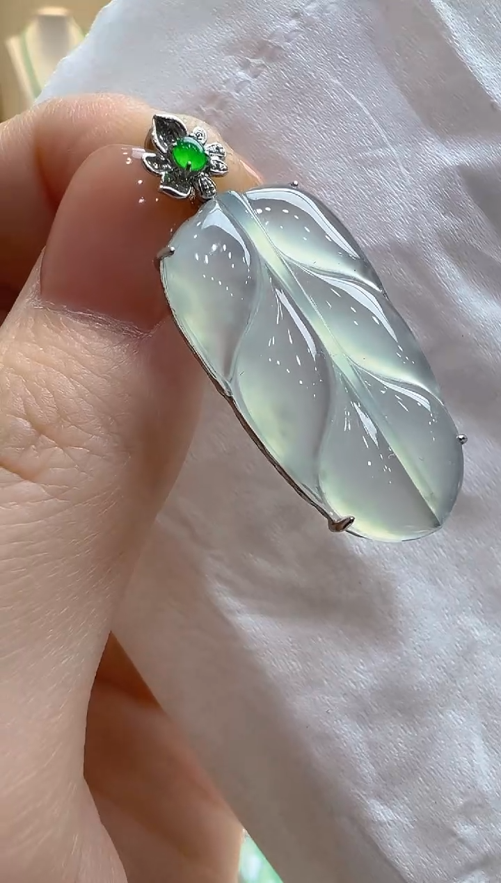 【闪购商品】翡翠吊坠(不含链)18K金镶嵌多样性发货拍一发一