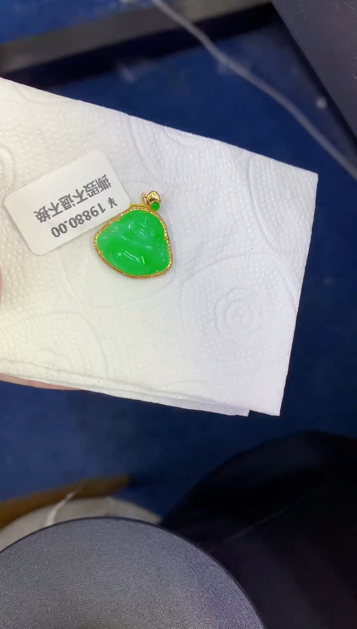 颈饰18K金镶嵌翡翠缅甸天然翡翠A货