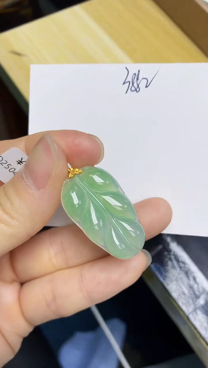 翡翠18K金镶嵌颈饰 天然翡翠A货