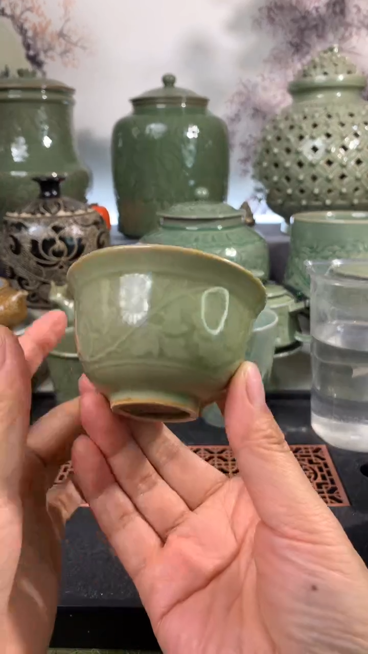 耀州窑微瑕青瓷缠枝牡丹纹小茶杯50CC两只