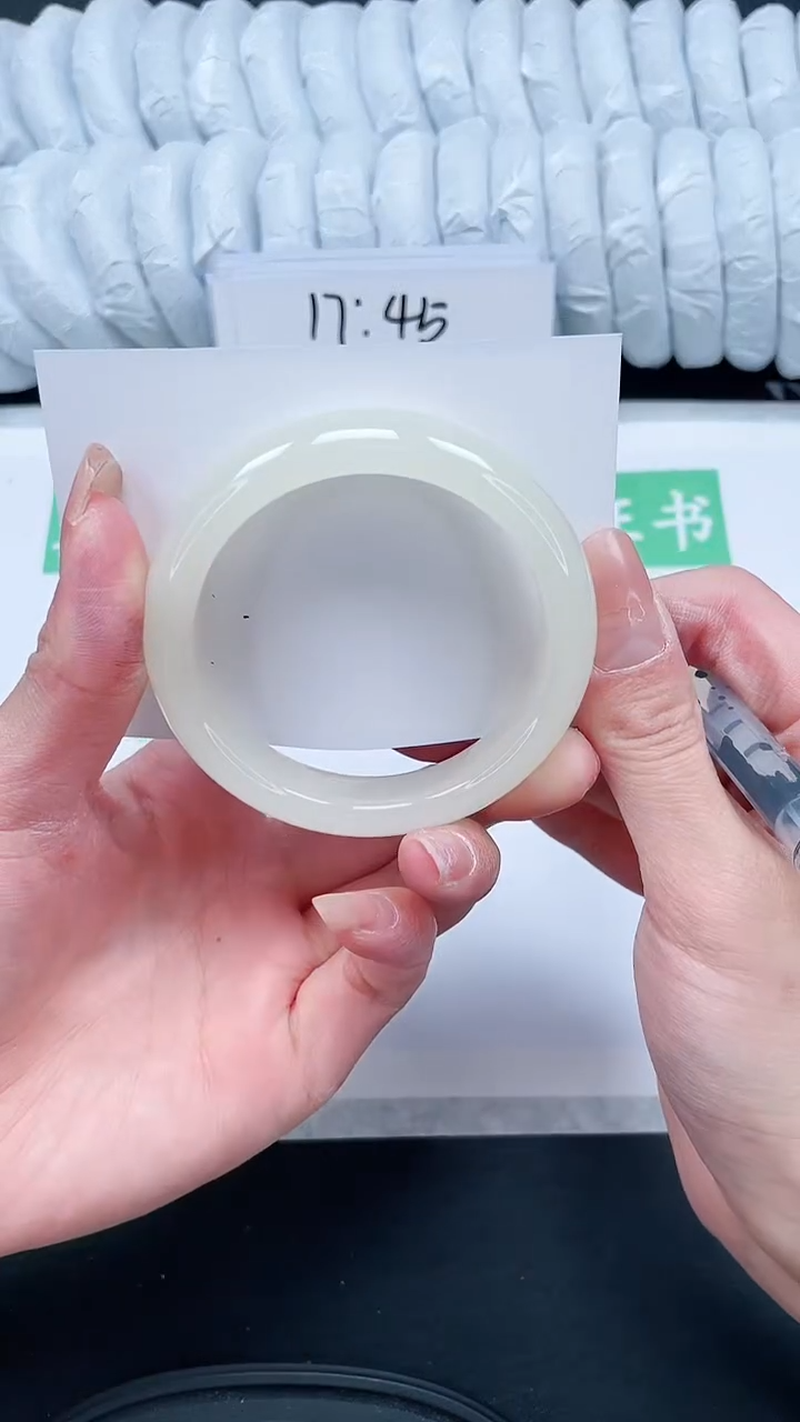 【闪购商品】石英质玉手镯未镶嵌349-55.4