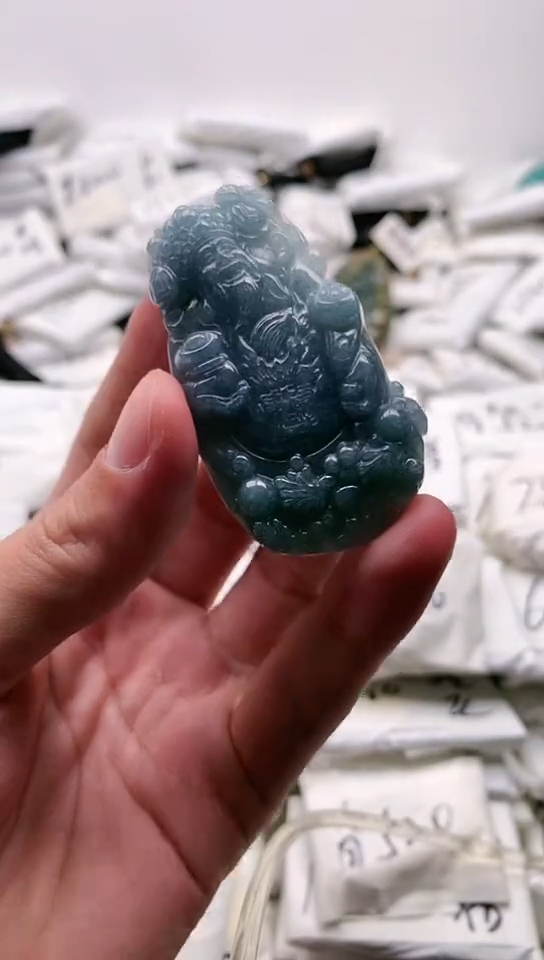 翡翠未镶嵌颈饰财神爷