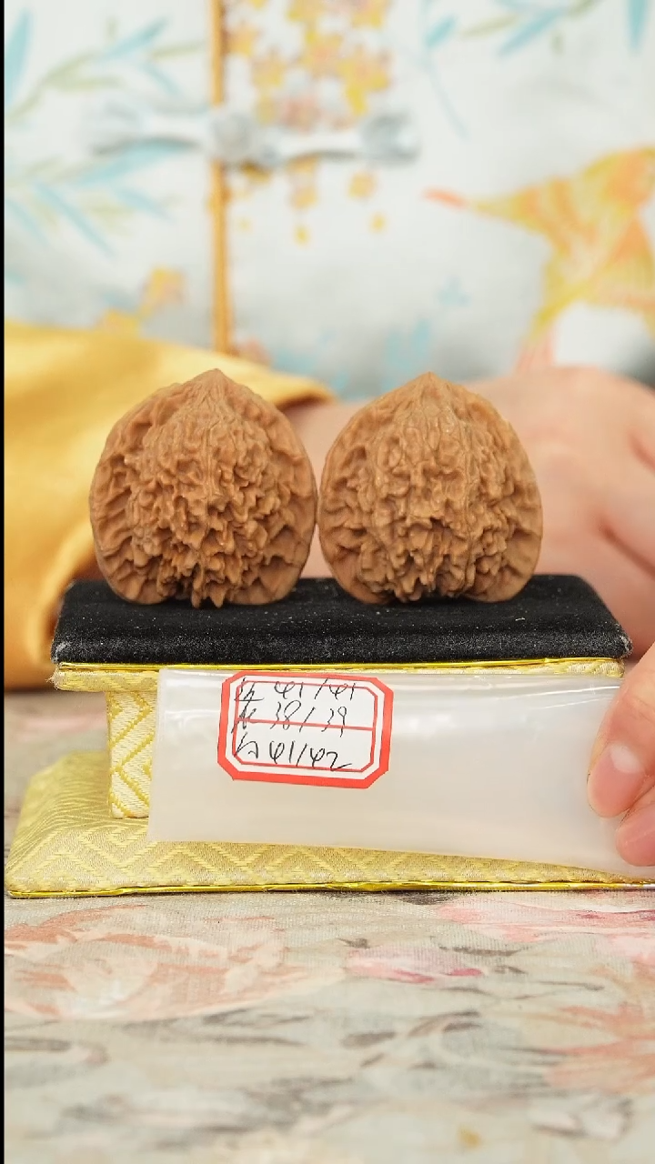 【闪购商品】文玩核桃把件满天星