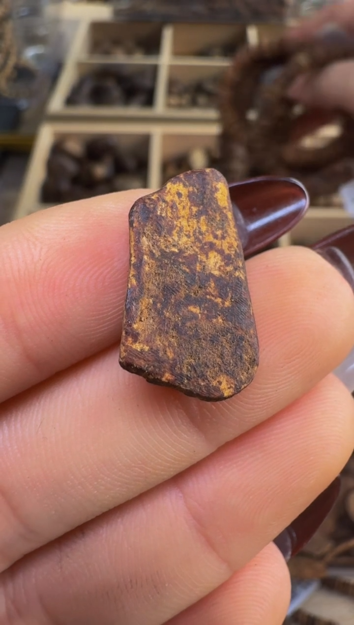 【闪购商品】沉香吊坠越南惠安红土