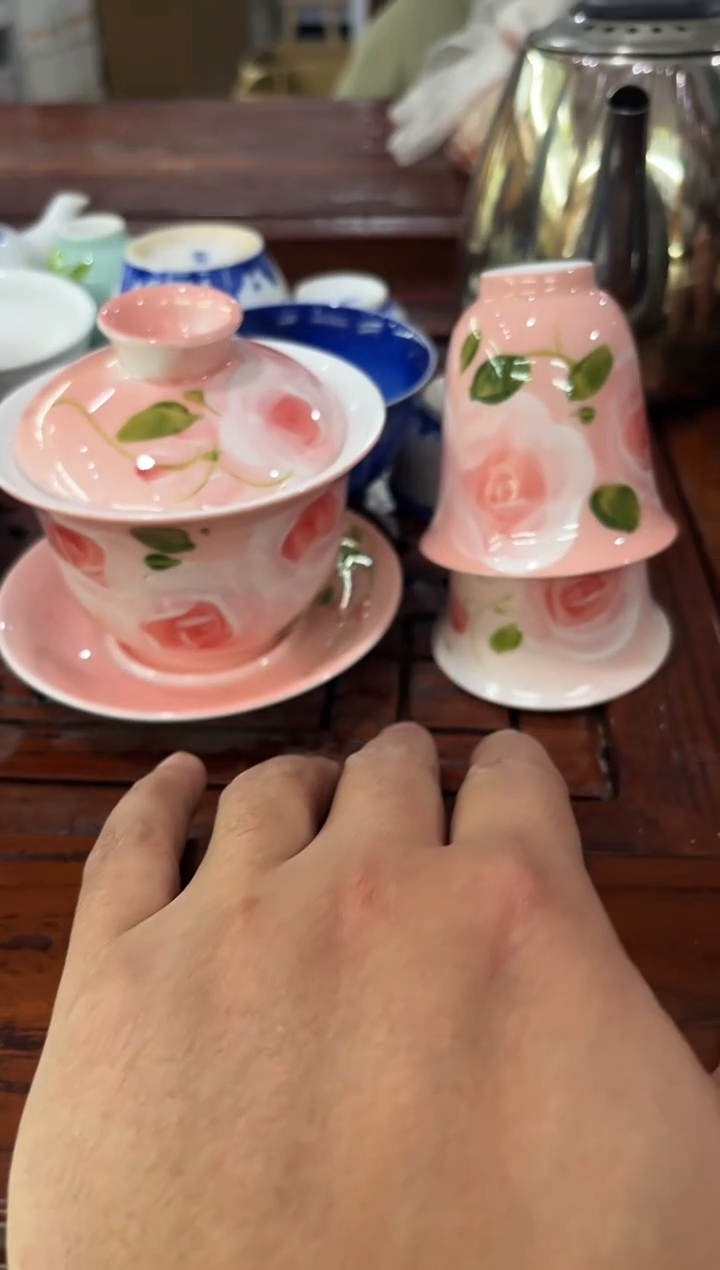 手绘景德镇餐饮具玲珑盖碗带两个杯子