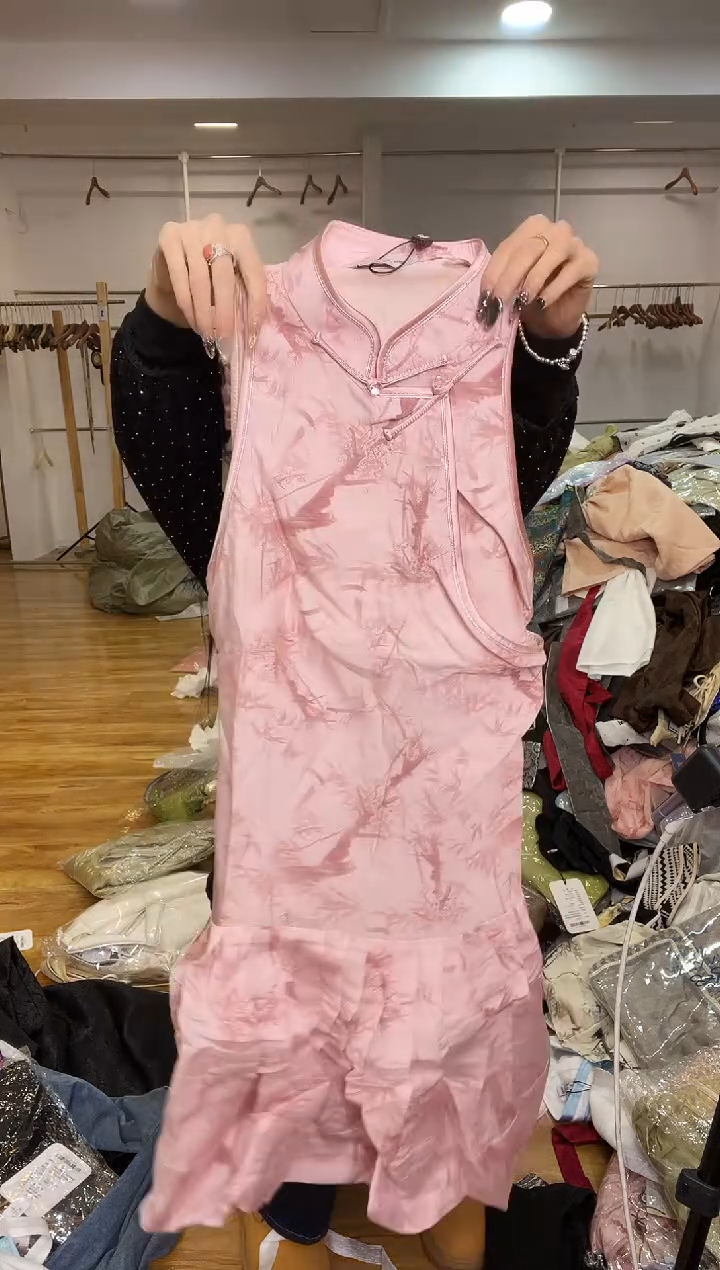 连衣裙       S码         100斤  