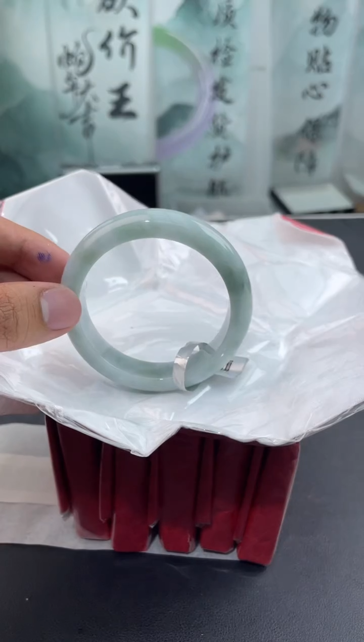 翡翠未镶嵌手镯6翡翠手镯