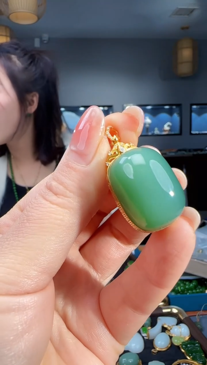 吊坠(不含链)18K金镶嵌和田玉1