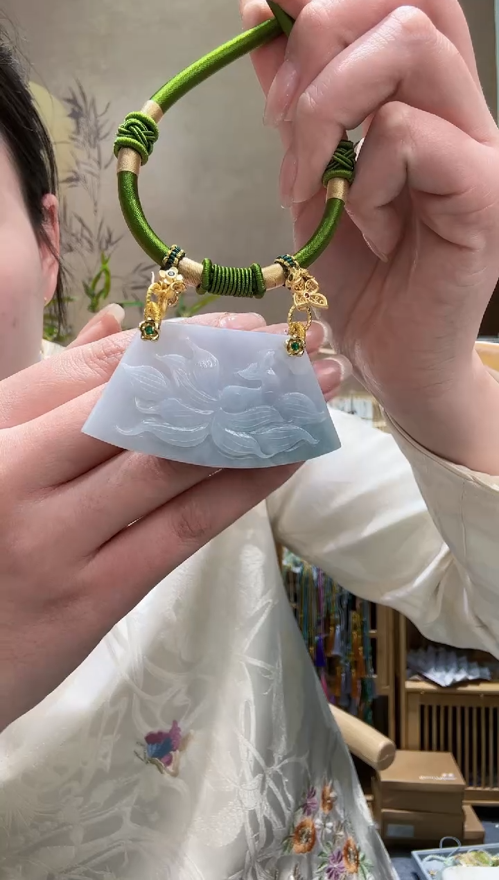 【闪购商品】翡翠颈饰未镶嵌吊坠