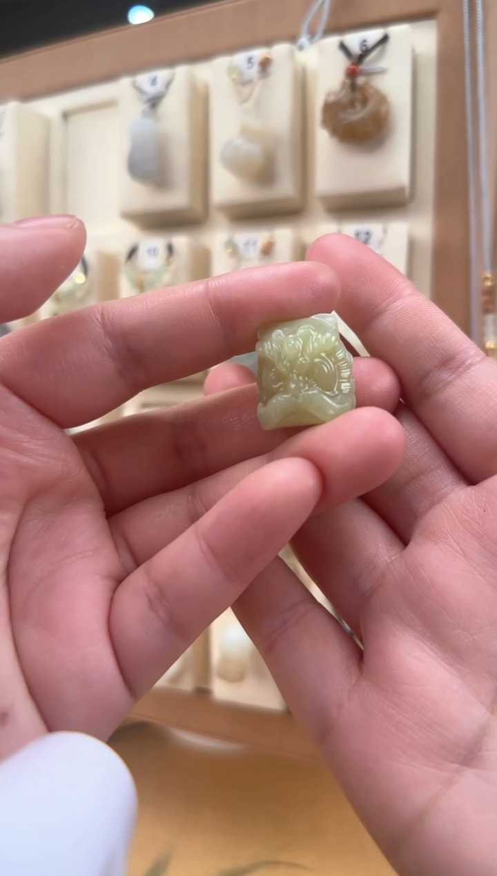 【闪购商品】和田玉颈饰未镶嵌小醒狮吊坠