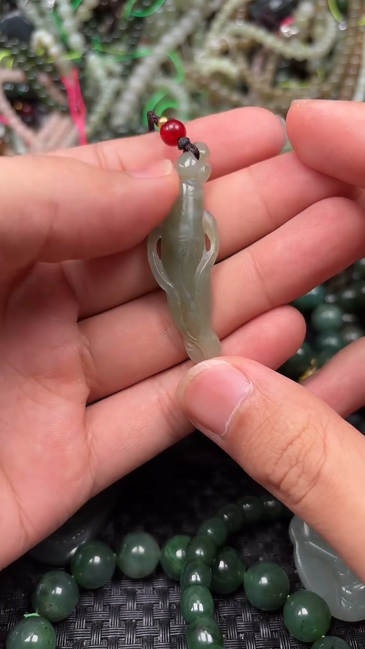 和田玉未镶嵌颈饰1