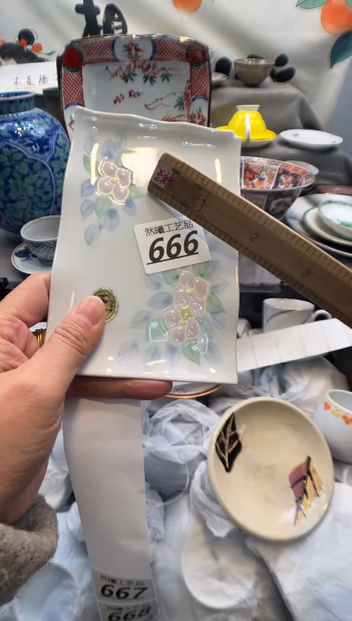 瓷片蜻*666         