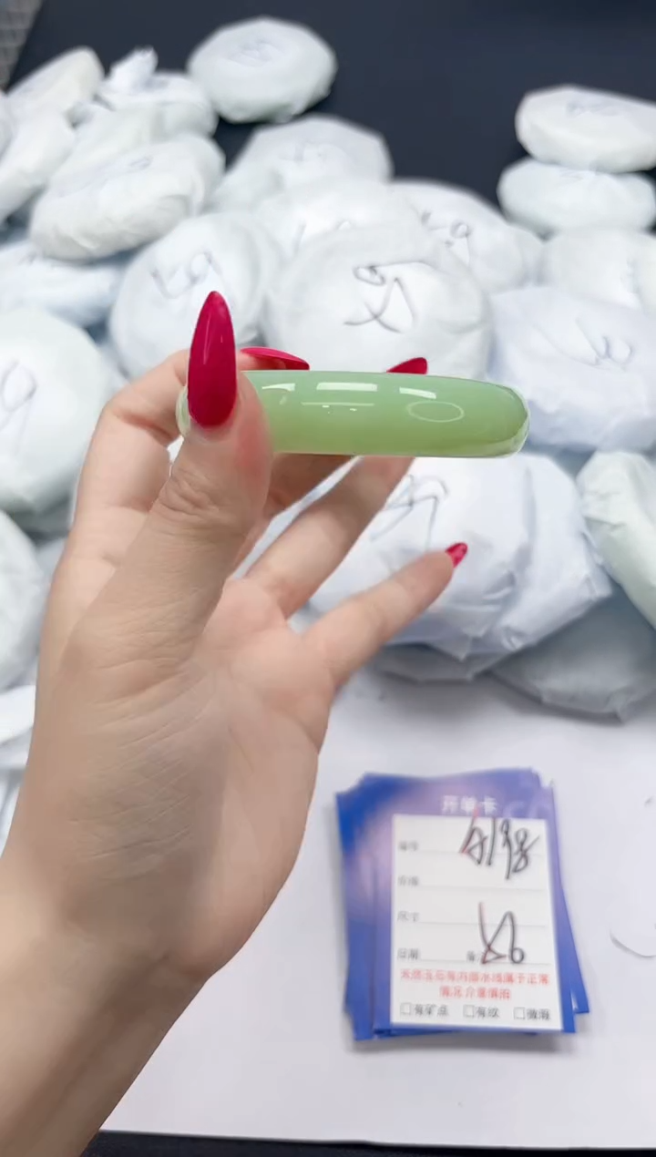 未镶嵌手镯石英质玉A198/56