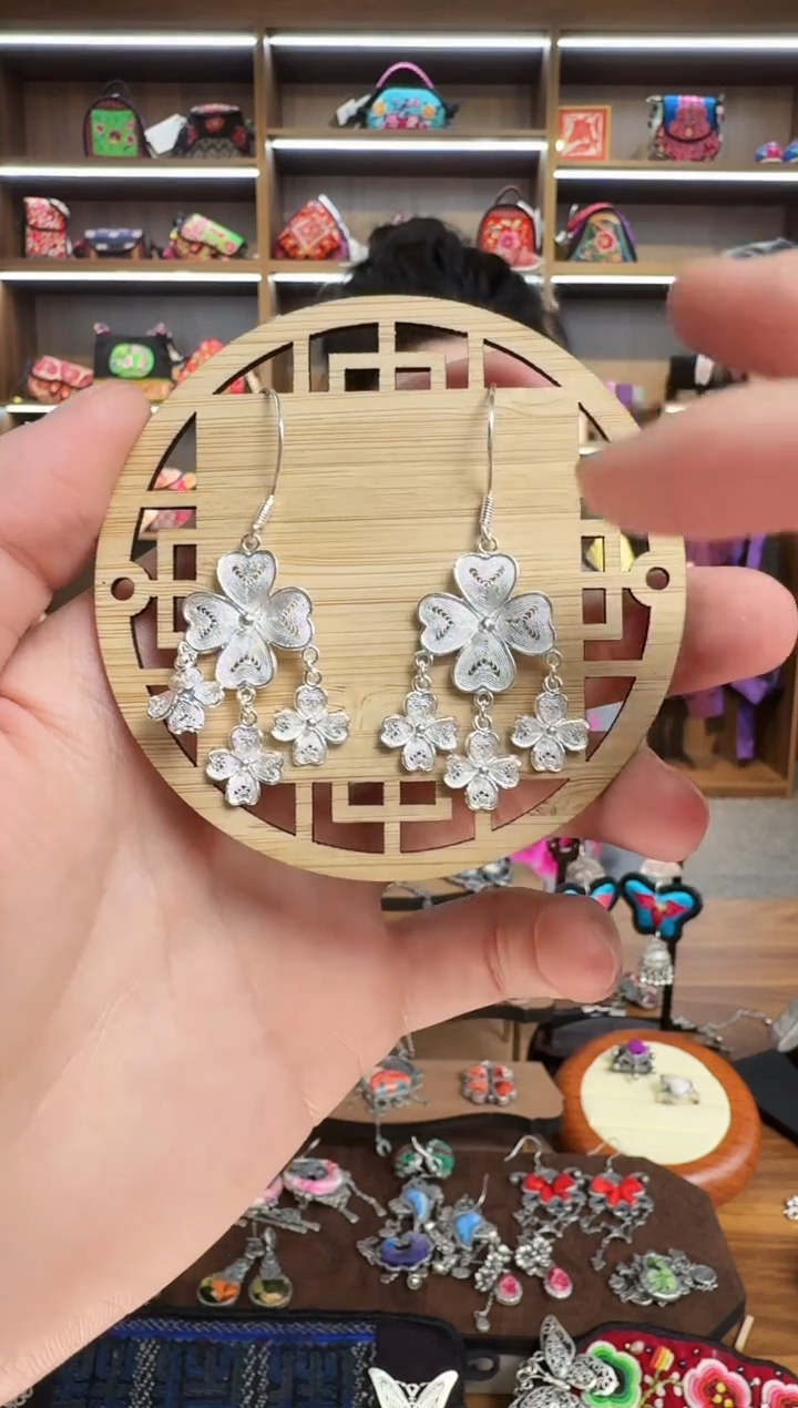 【闪购商品】织绣97蒙阿苏苗绣传承