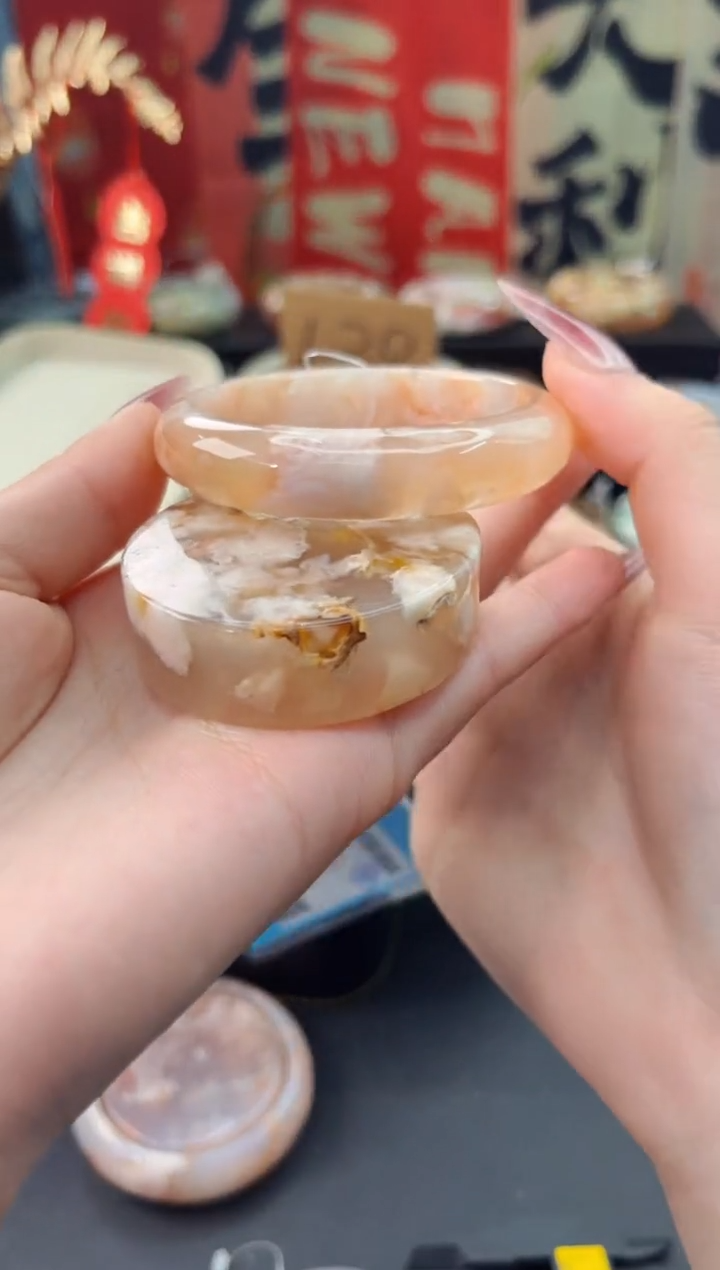 【闪购商品】石英质玉手镯未镶嵌赠送镯心（52圈口）