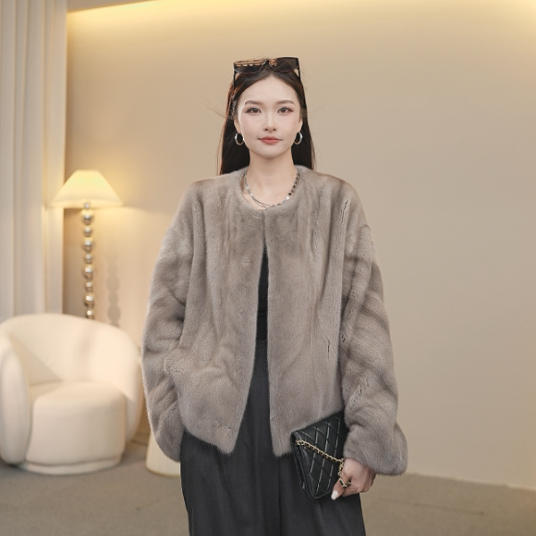 女士气质时尚秋冬短款网红百搭简约纯色外套女装皮大衣W进口水貂