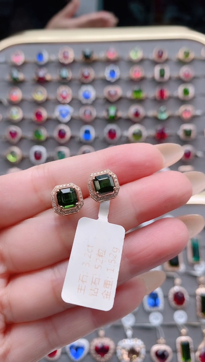 【闪购商品】碧玺耳钉18K金镶嵌3.2克拉