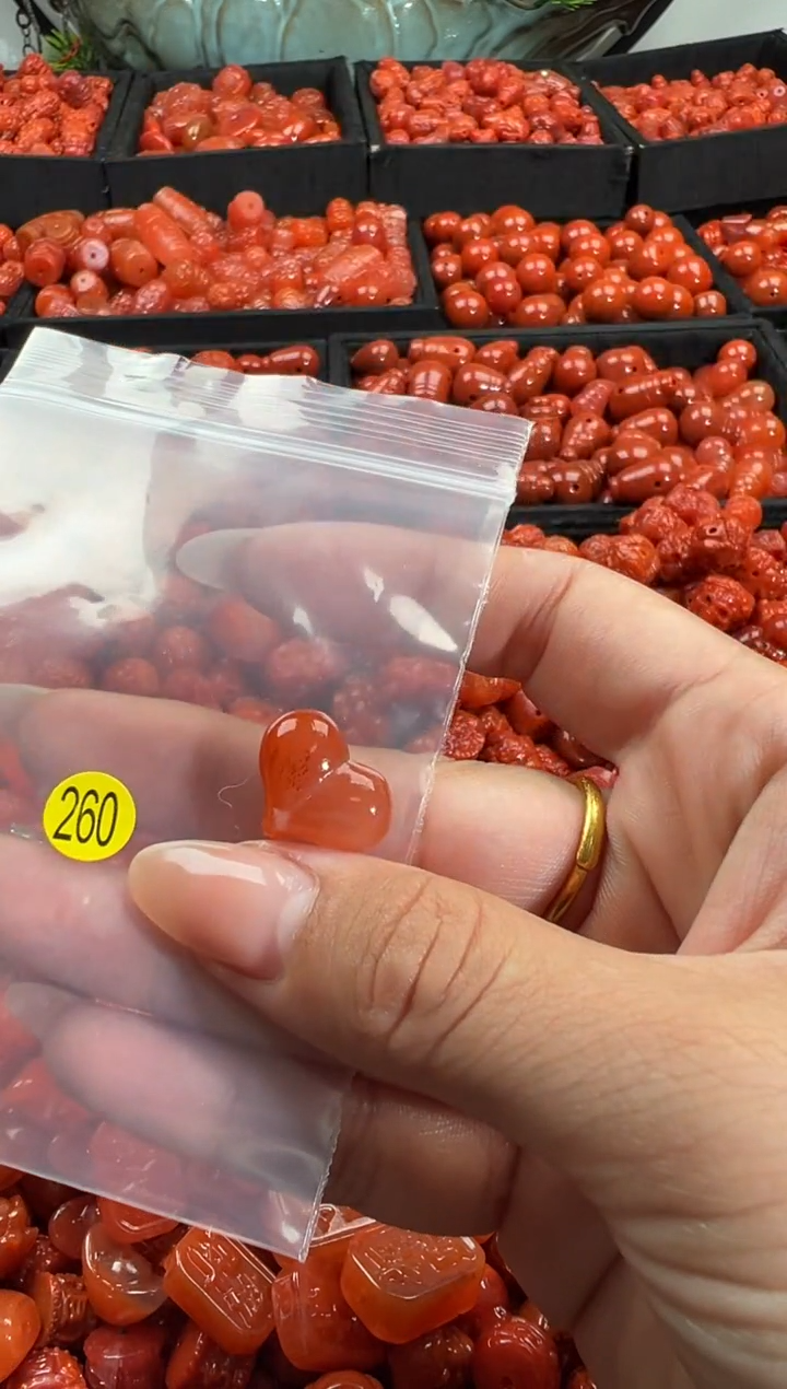 颈饰未镶嵌南红玛瑙1