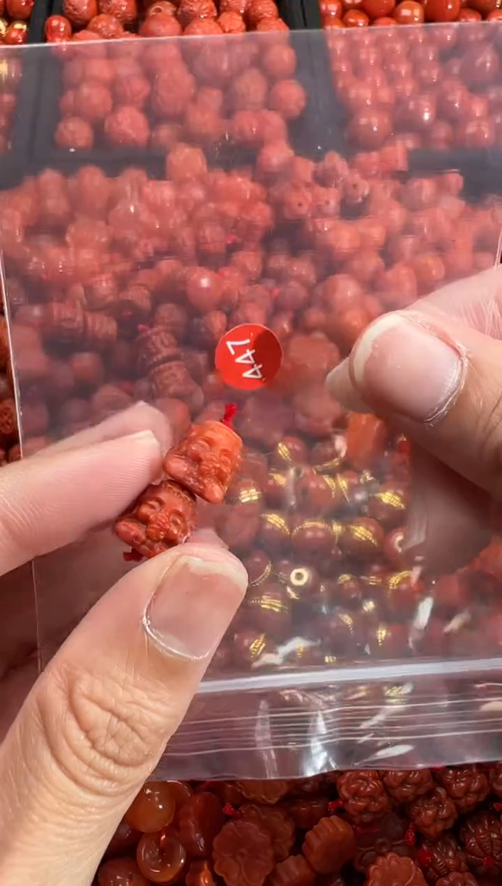 南红玛瑙未镶嵌颈饰1