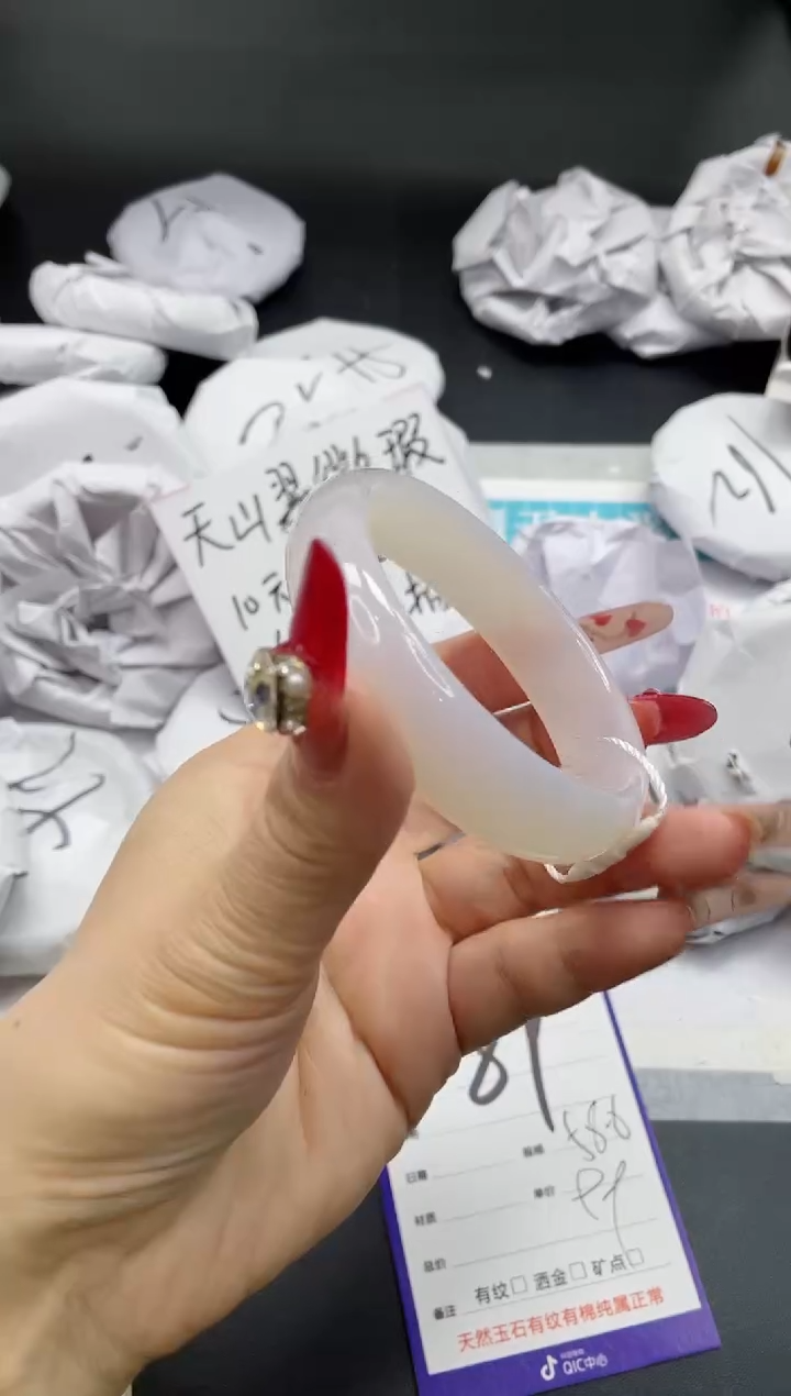 【闪购商品】石英质玉手镯未镶嵌81