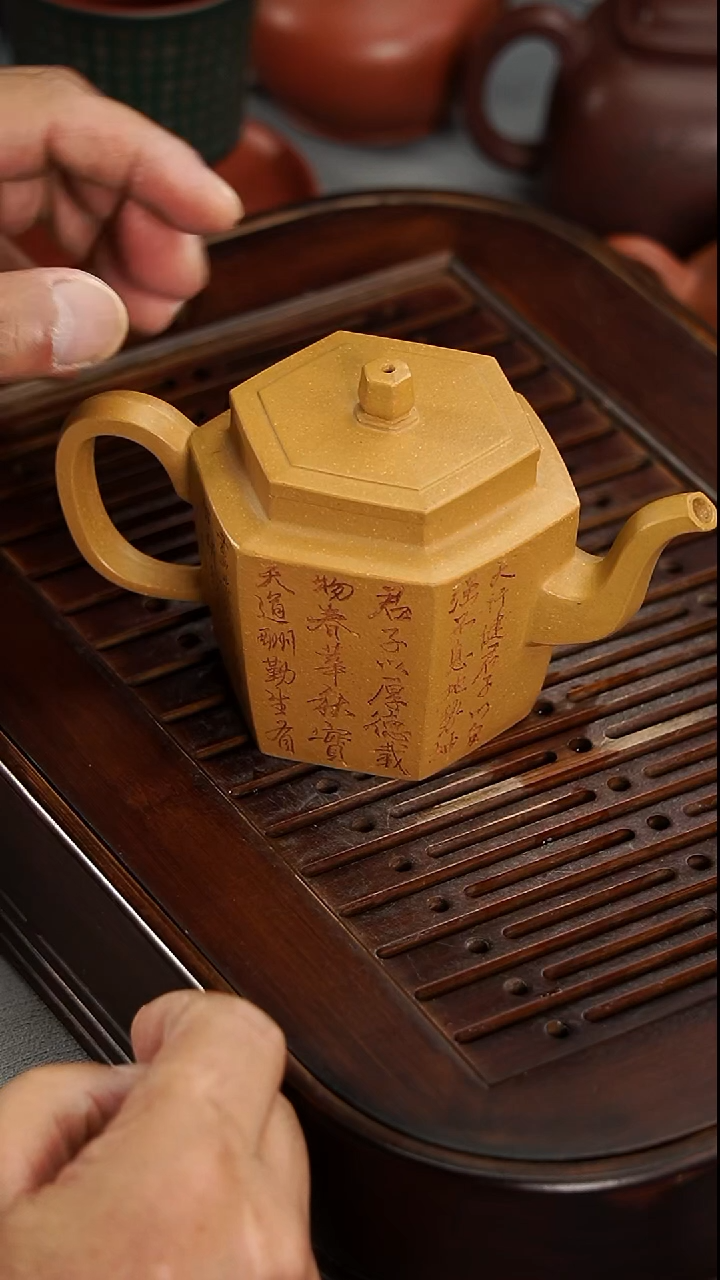 茶壶紫砂宜兴紫砂黄金段泥六方宫灯240毫升