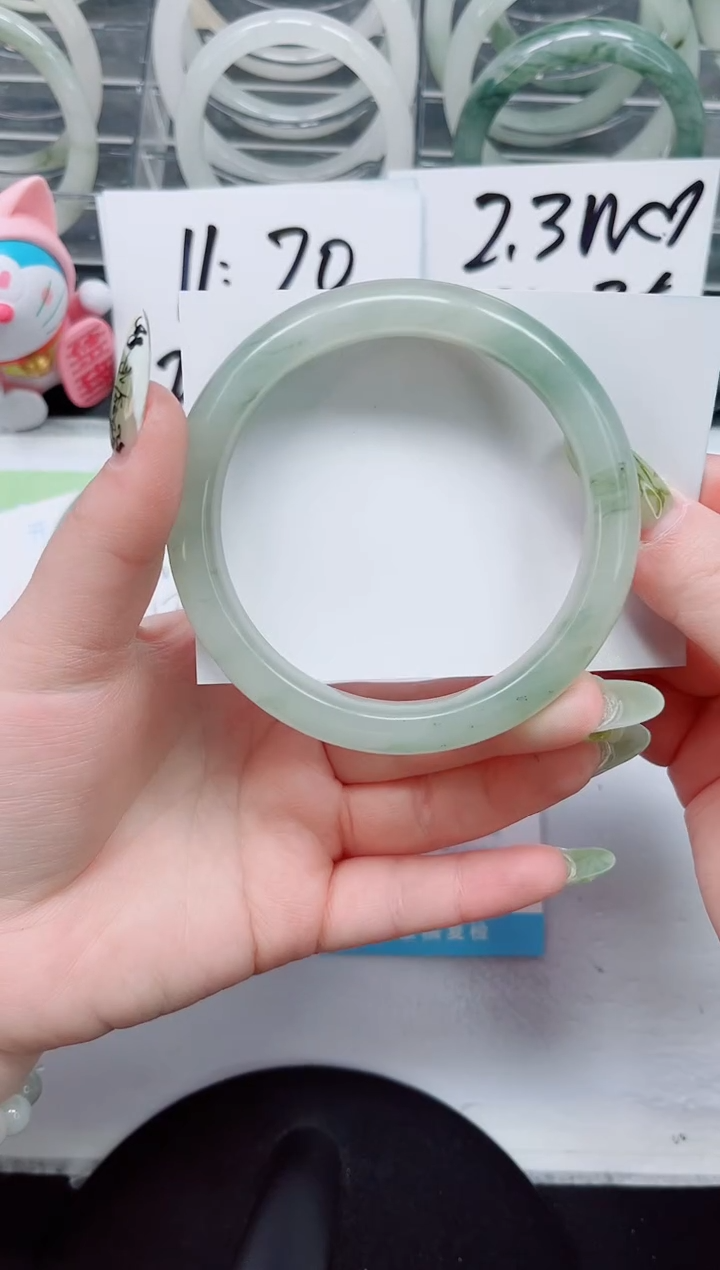 【闪购商品】石英质玉手镯未镶嵌a182