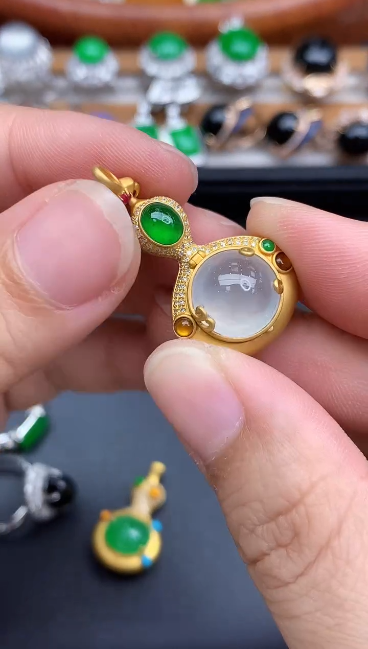 颈饰18K金镶嵌翡翠610-中国好珍宝