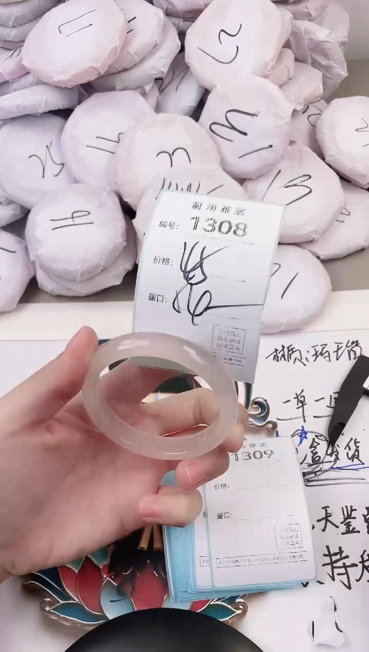 玛瑙/玉髓手镯未镶嵌1308