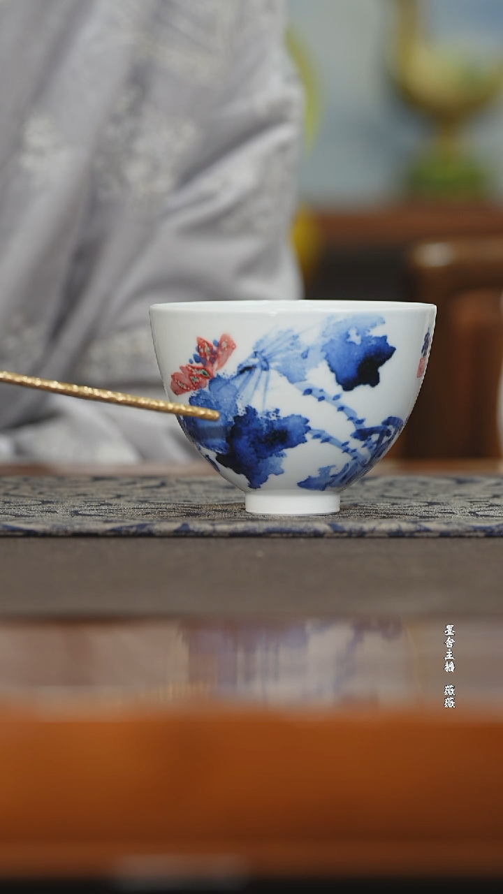 【闪购商品】黄云鹏亲工青花釉里红泼墨荷花鳜鱼鸡心杯