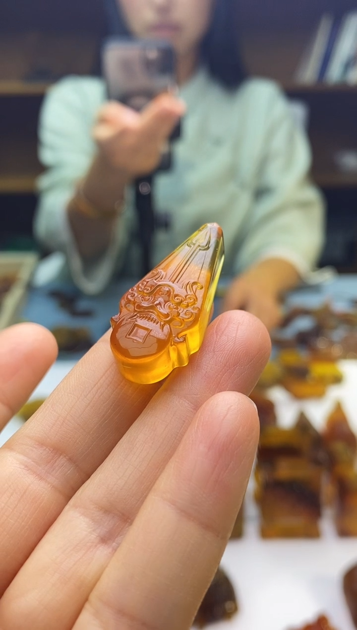 琥珀颈饰未镶嵌SN77-87（貔貅）