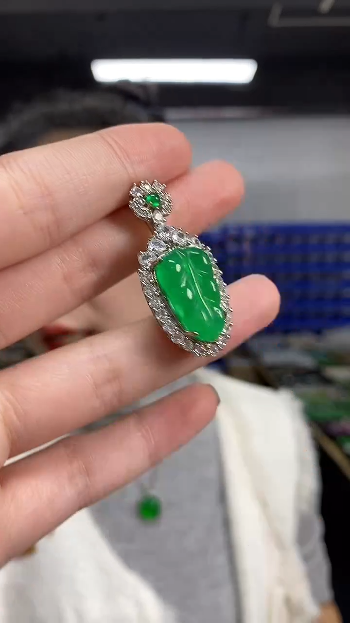 颈饰未镶嵌翡翠多样性发其一颜色微差