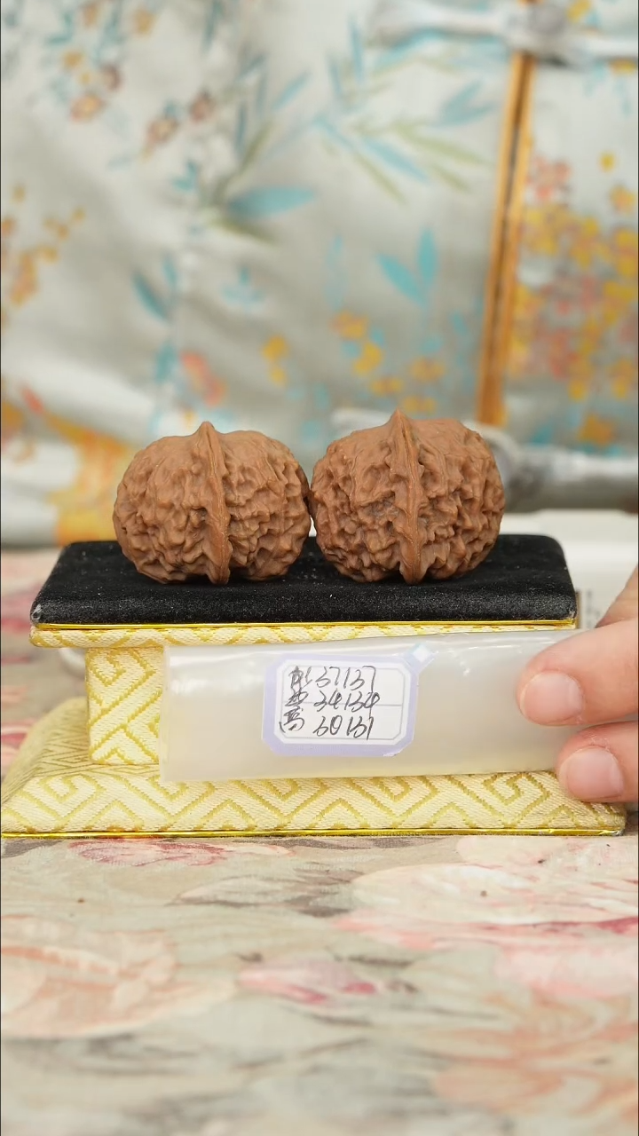 【闪购商品】文玩核桃把件非嫁接元宝