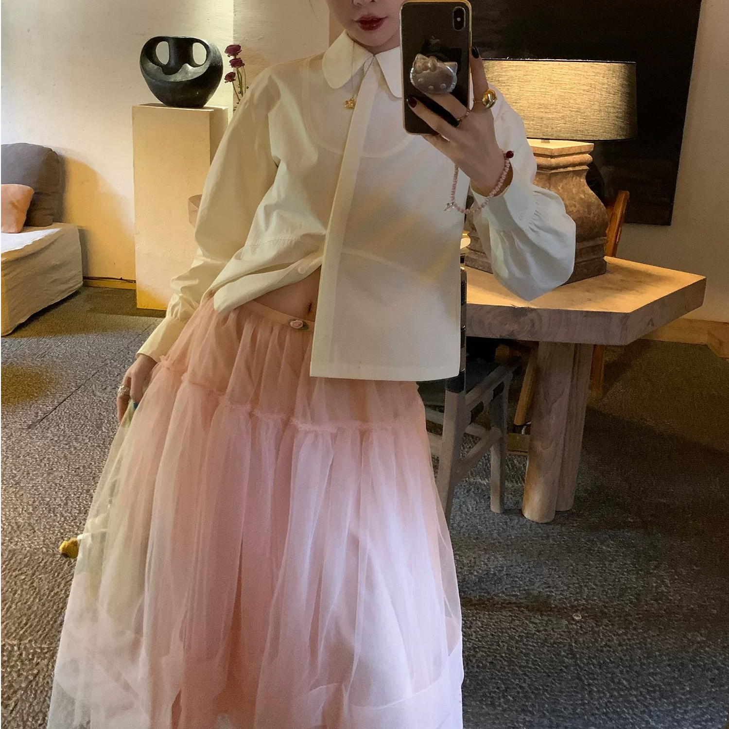周美美   假日随想复古少女浅黄色娃娃领解构缝线衬衫