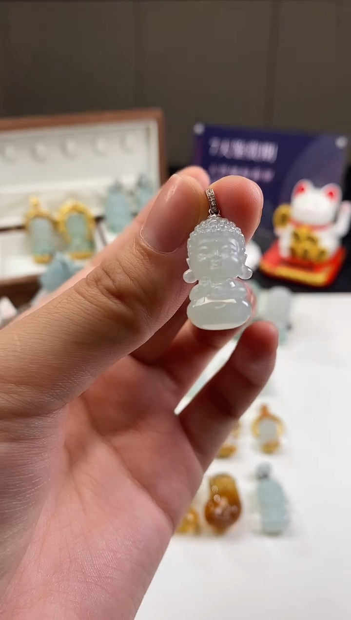 翡翠未镶嵌颈饰宝宝佛