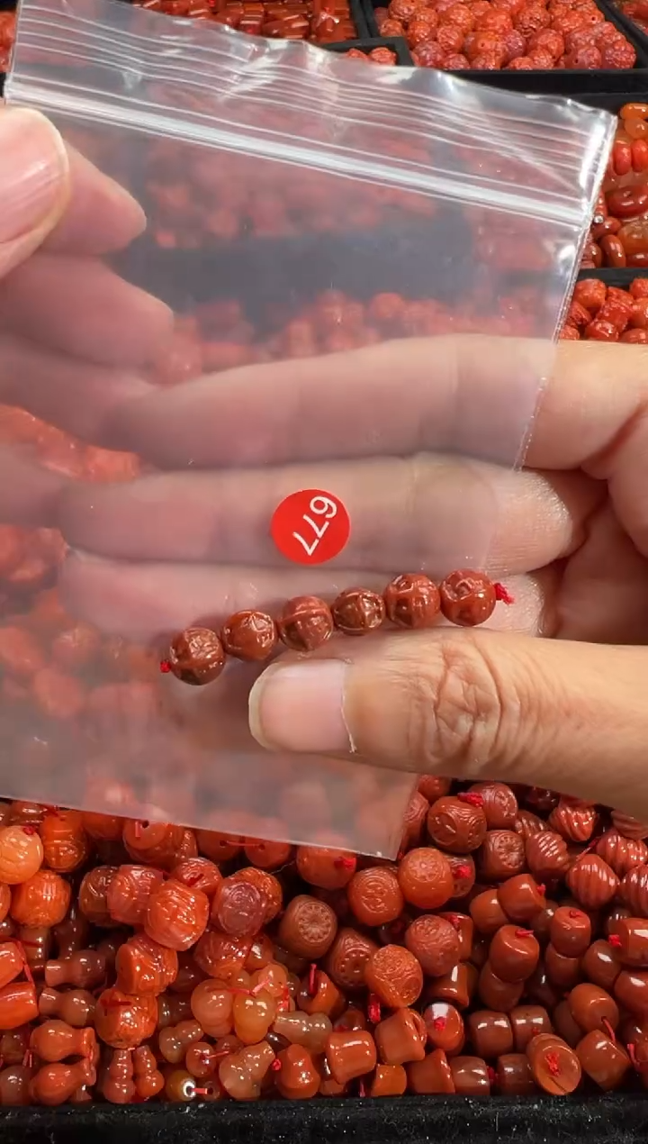 南红玛瑙未镶嵌颈饰1