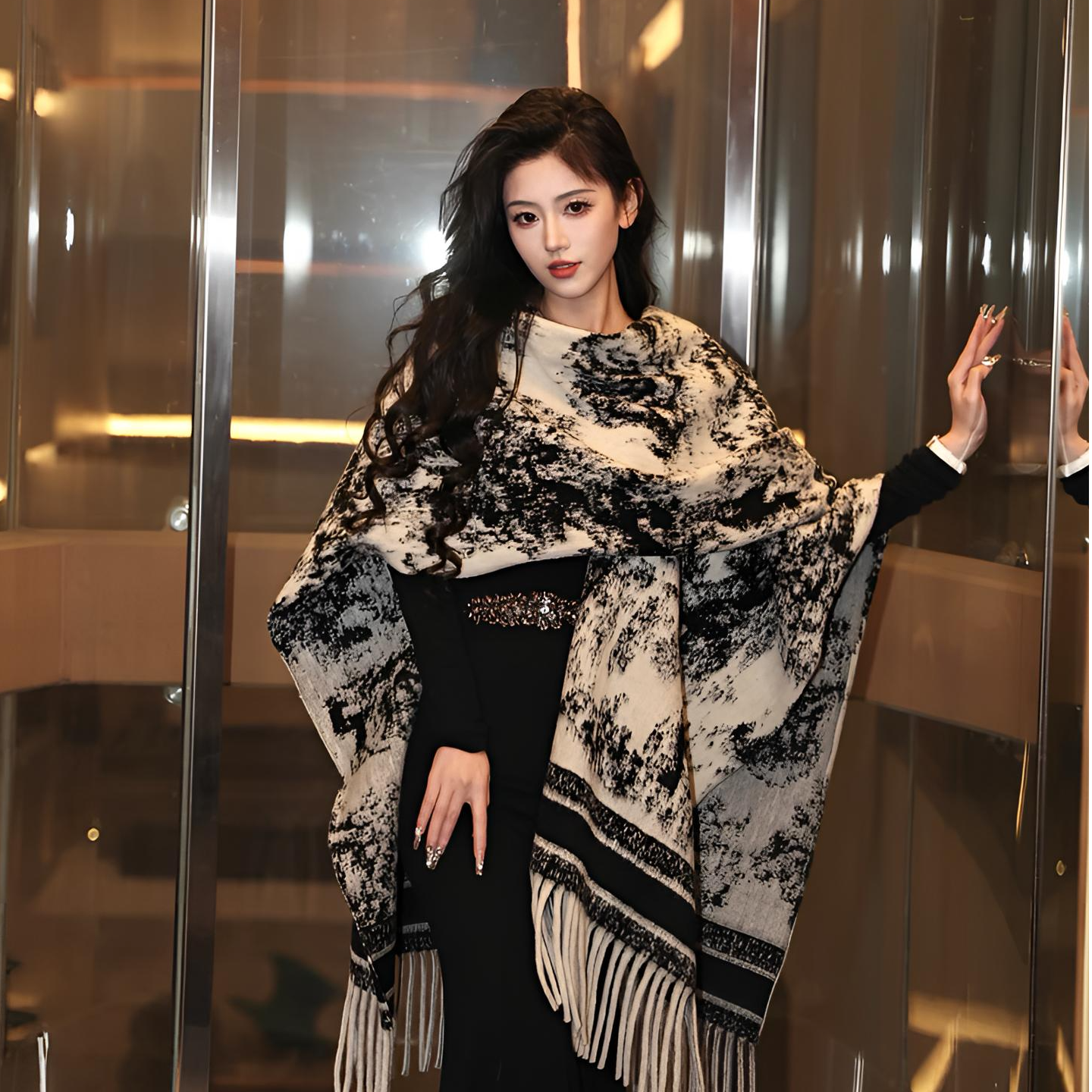 水墨画加厚披肩外搭洋气高档2025年新款高级感斗篷披肩民族风两用
