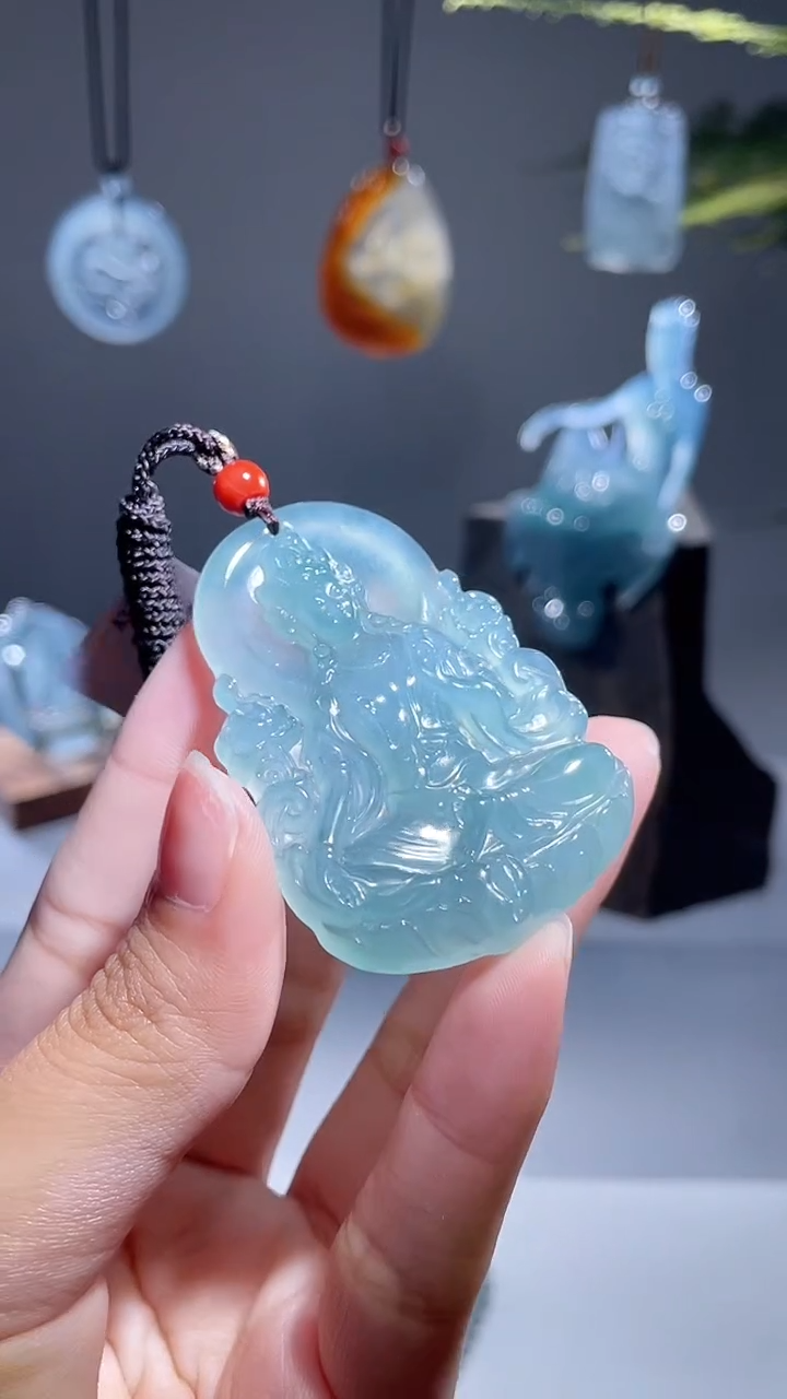 颈饰未镶嵌翡翠度母