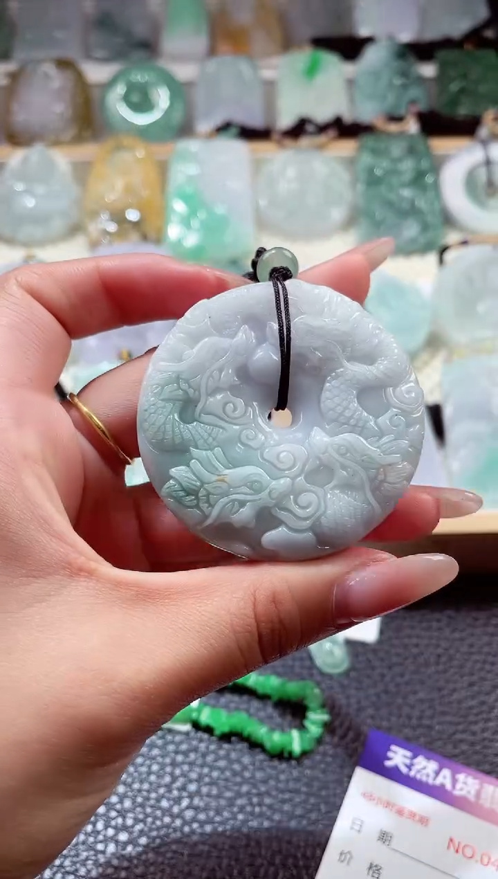 翡翠未镶嵌颈饰000005874