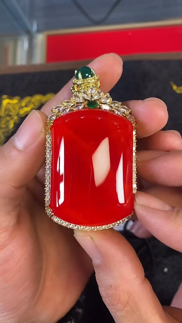 未镶嵌吊坠(赠链)玛瑙/玉髓红宝石吊坠