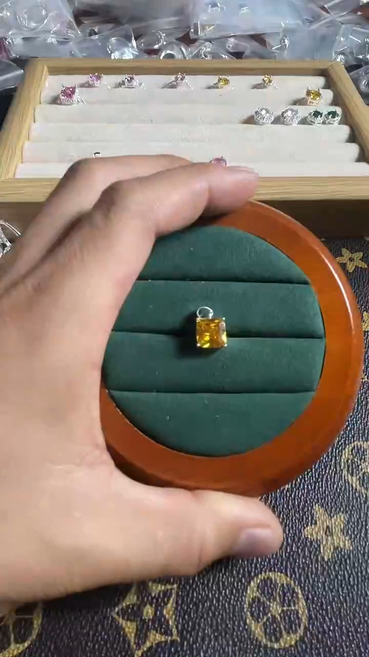 合金合成钻石吊坠