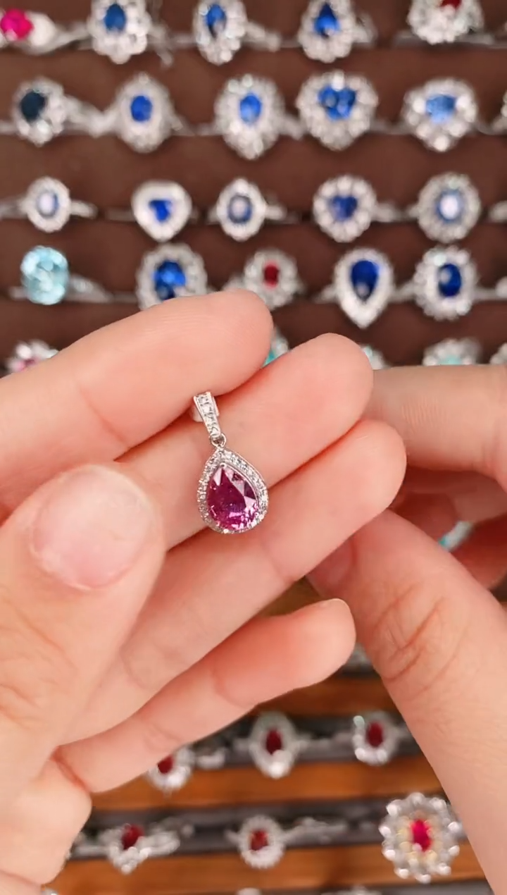 【闪购商品】彩色蓝宝石18K金吊坠18K金镶嵌1.1克拉无烧